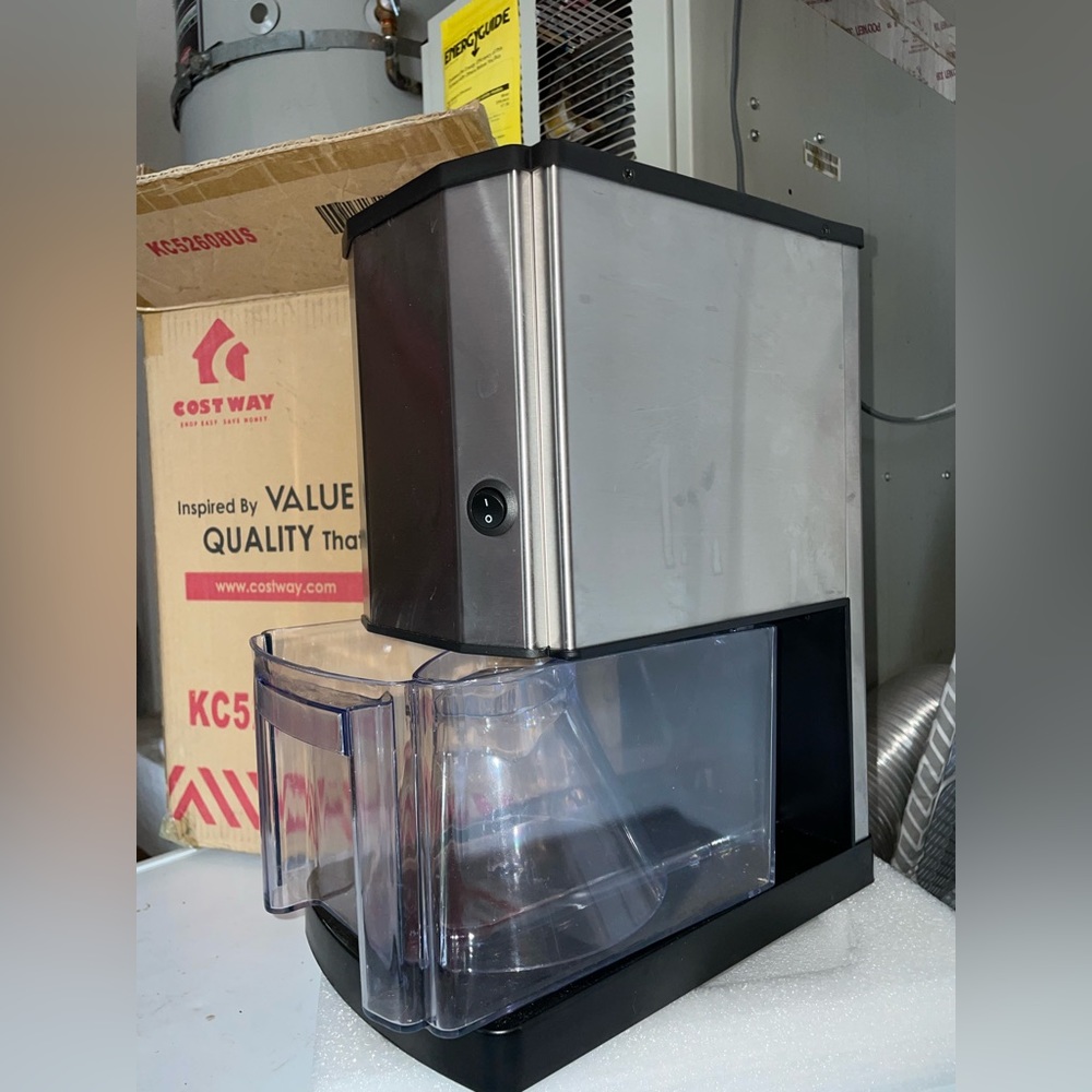 Ice crusher (NOT CUBED ICE MAKER)